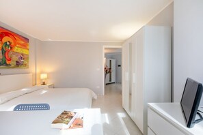 1 slaapkamer, een strijkplank/strijkijzer, wifi