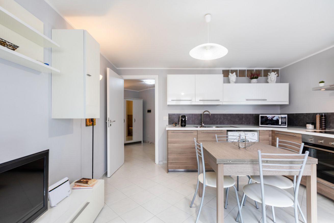 Four, plaque de cuisson, lave-vaisselle, cafetière/bouilloire