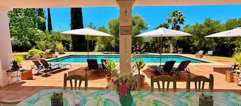 Finca Maridadi - Luxury Spacious 5 Bed Villa & Pool Near Majestic town of Ronda