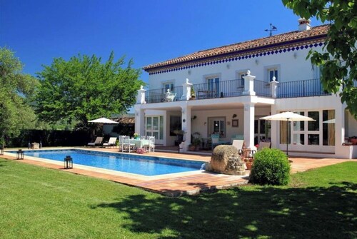 Finca Maridadi - Luxury Spacious 5 Bed Villa & Pool Near Majestic town of Ronda