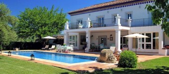 Finca Maridadi - Luxury Spacious 5 Bed Villa & Pool Near Majestic town of Ronda