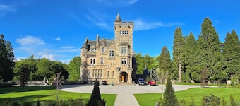 DOLLARBEG CASTLE - The Tower - Luxury Apartment