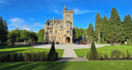 DOLLARBEG CASTLE - The Tower - Luxury Apartment