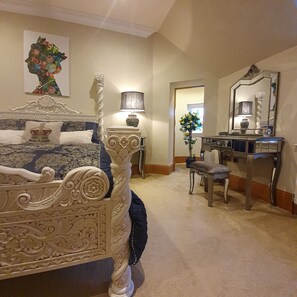 3 bedrooms, iron/ironing board, free WiFi, bed sheets - DOLLARBEG CASTLE - The Tower - Luxury Apartment (Dollar)