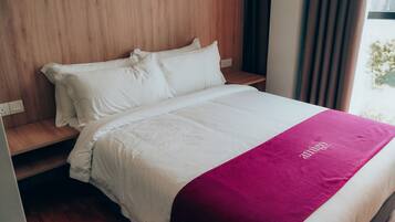 Regadera, amenidades de baño gratuitas, secadora de cabello, pantuflas