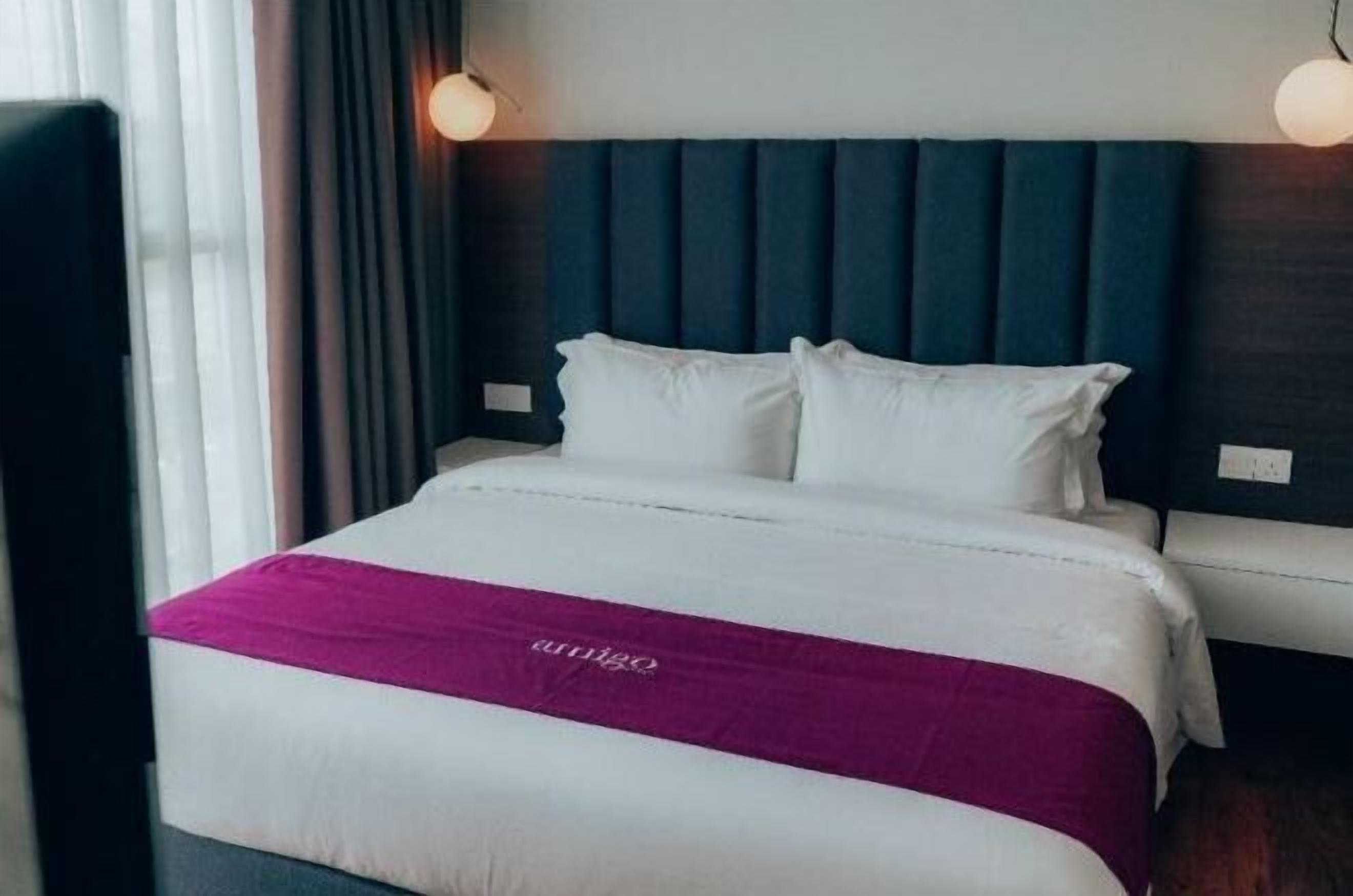 Minibar, bureau, espace de travail pour ordinateur portable