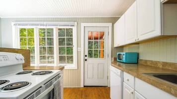 冰箱、微波炉、烤箱、炉灶