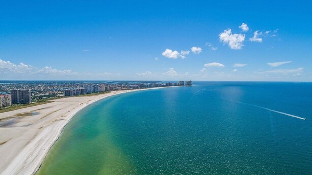 Beach - Beachfront 2BR/2BA South Seas condo with pool, WiFi, and full kitchen. (Marco Island)