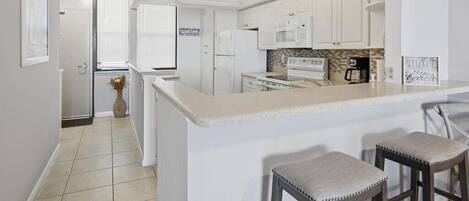 ktichen and breakfast bar