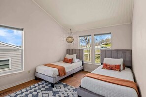 3 bedrooms, desk, iron/ironing board, WiFi