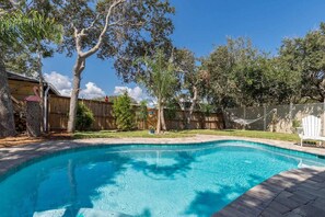 A heated pool - Island Breeze- Close to Beach w/ Screened Lanai/Pool (St. Augustine)