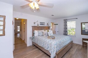 2 bedrooms, iron/ironing board, WiFi, bed sheets - Island Breeze- Close to Beach w/ Screened Lanai/Pool (St. Augustine)
