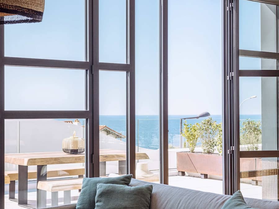 Panorama penthouse (Grande Suite Panorama -Terrasse Ocean) | Woonruimte | Een flatscreentelevisie