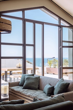 Panoramic Penthouse (Grande Suite Panorama -Terrasse Ocean) | Living area | Flat-screen TV
