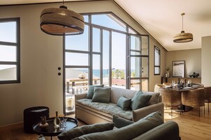 全景顶层房 (Grande Suite Panorama -Terrasse Ocean) | 起居区 | 平板电视