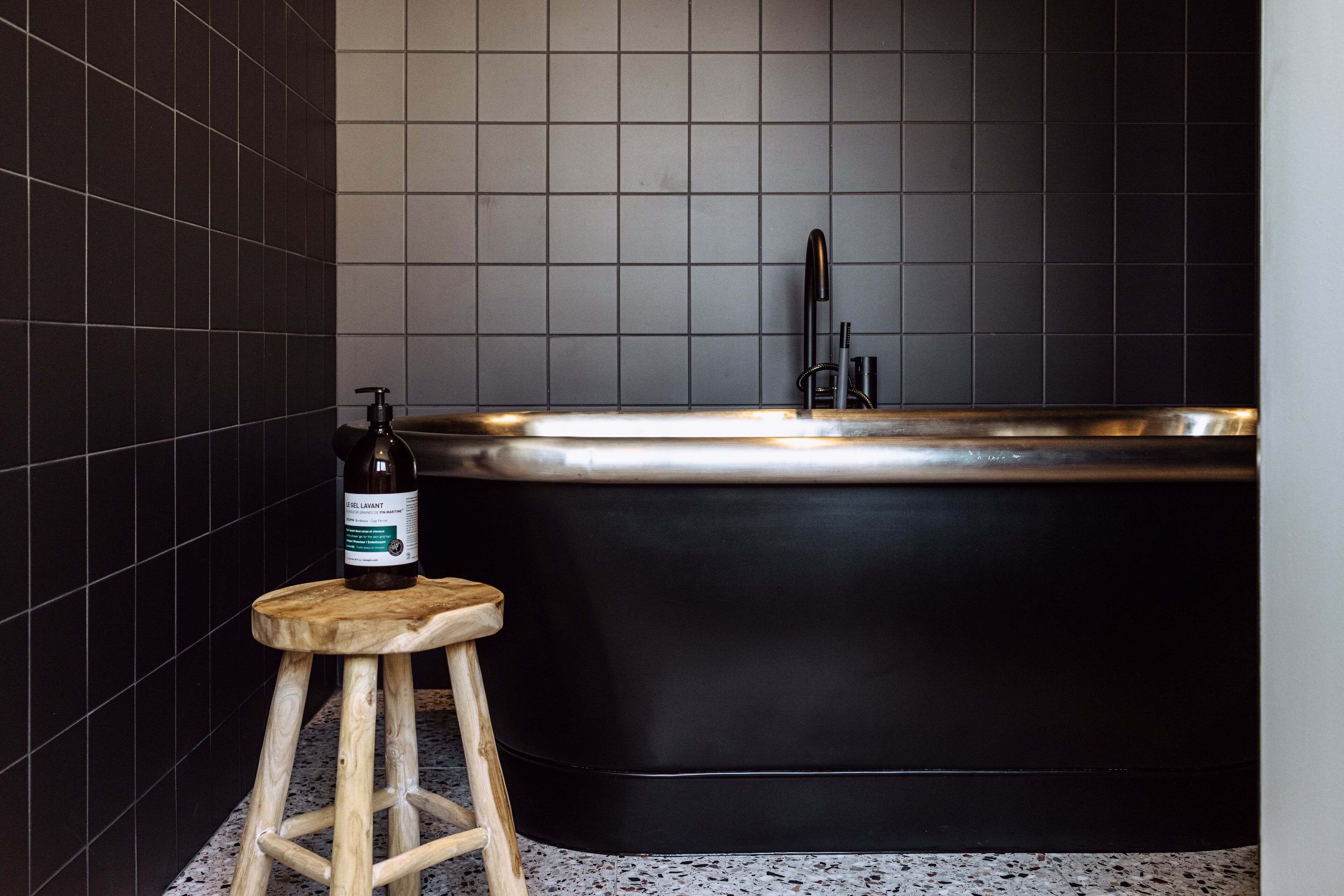 premium penthouse (grande suite club - terrasse pays bas) | bathroom | hair dryer, bathrobes, slippers, towels