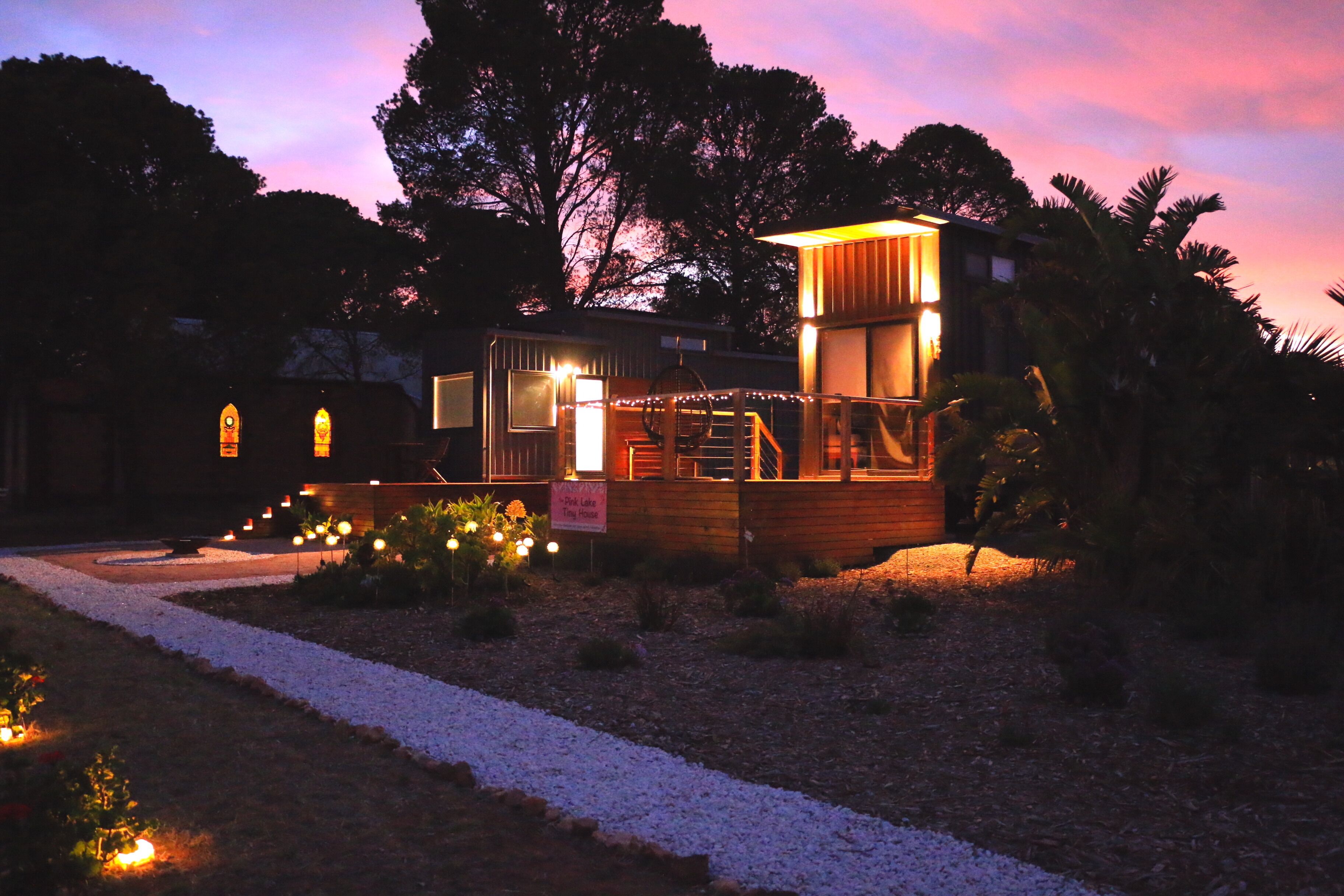 The Pink Lake Tiny House - 'Peony' - Lake Bumbunga (Lochiel) — image 12