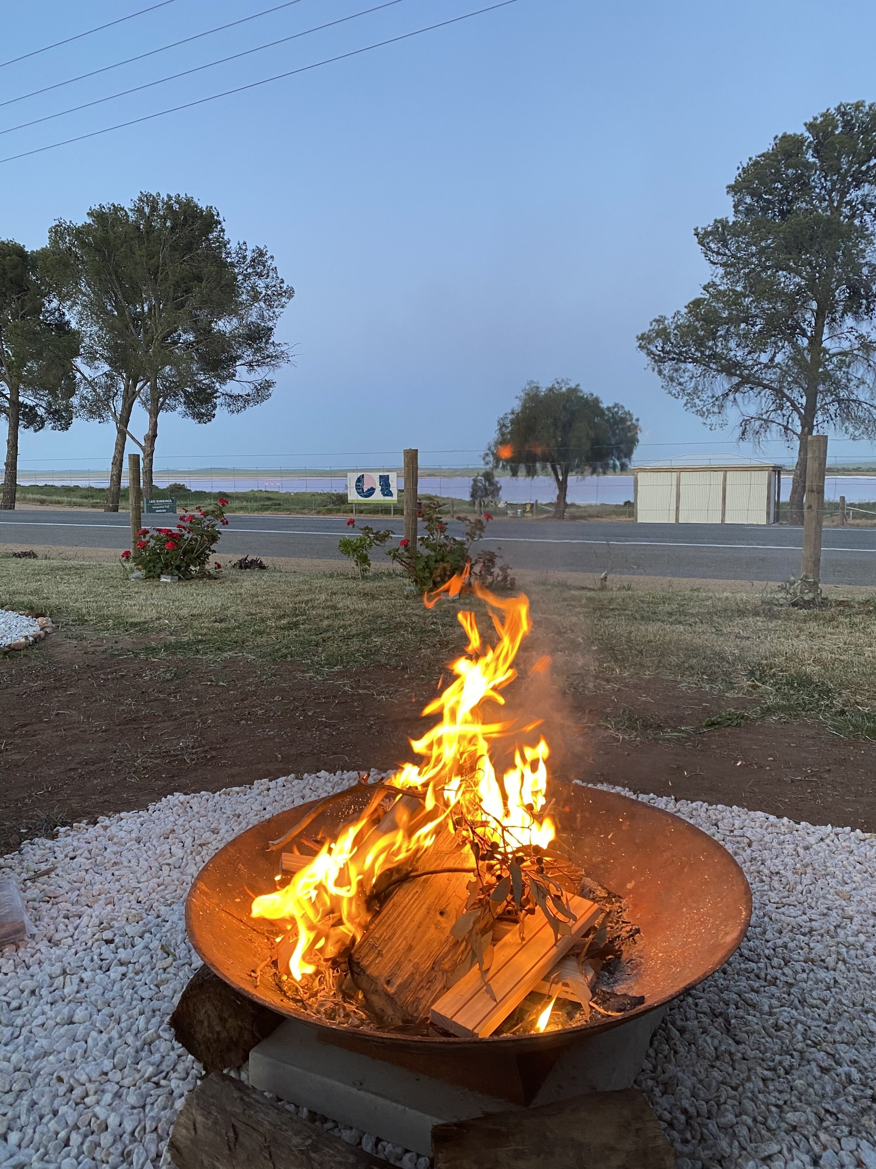 The Pink Lake Tiny House - 'Peony' - Lake Bumbunga (Lochiel) — image 13