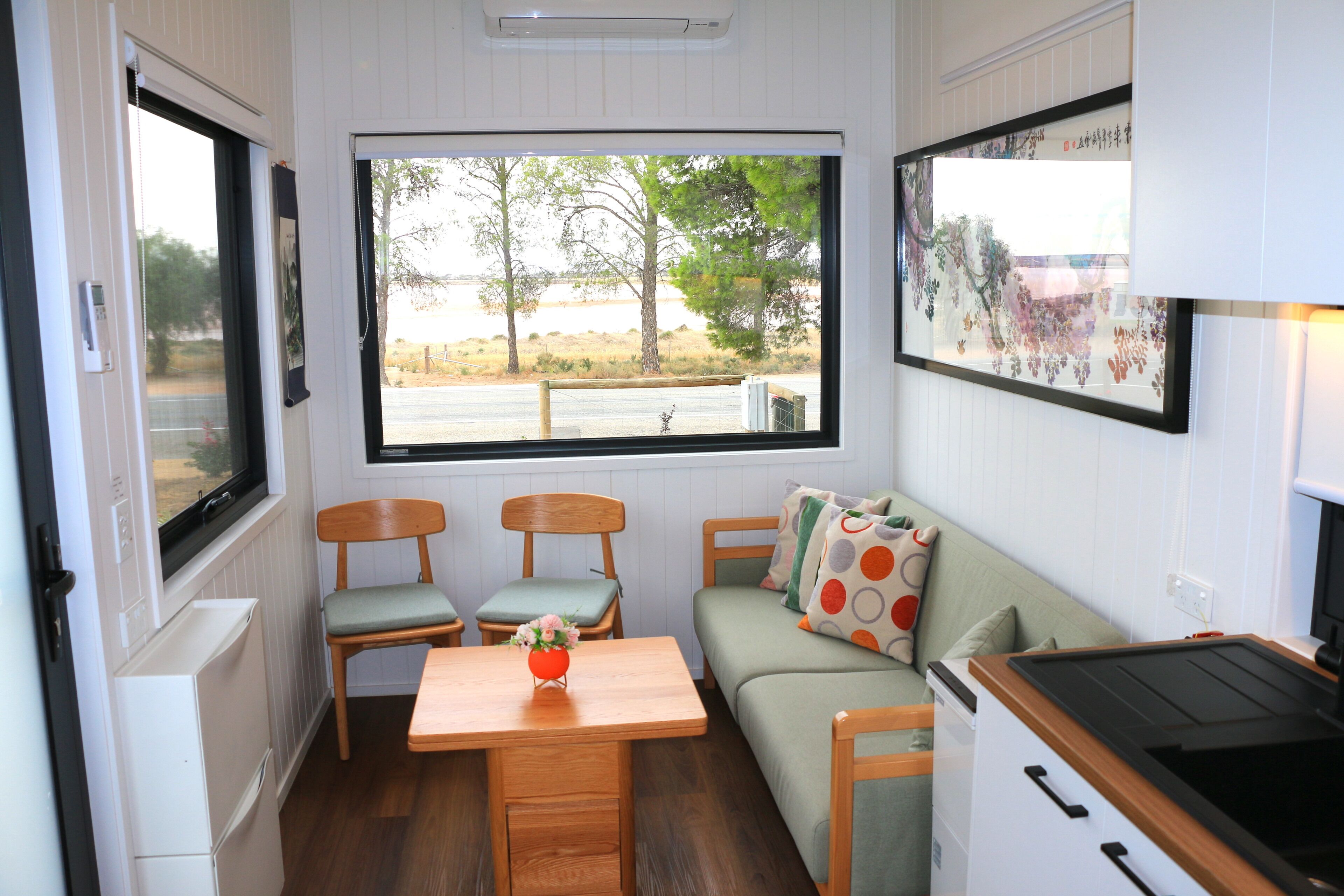 The Pink Lake Tiny House - 'Peony' - Lake Bumbunga (Lochiel) — image 3