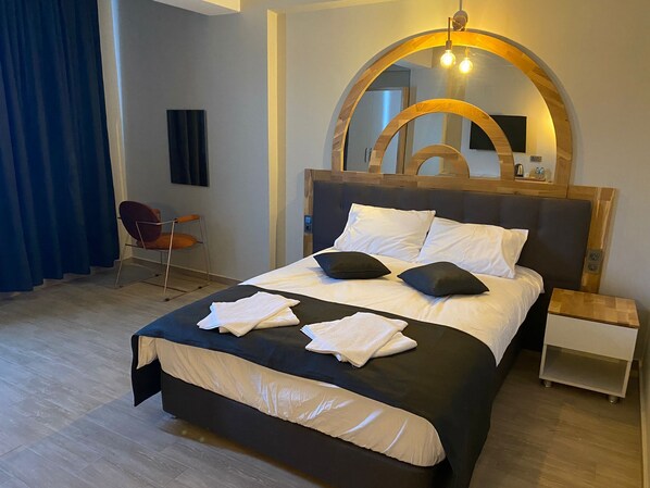 In-room safe, laptop workspace, free WiFi, bed sheets - GRAND ÖZALP AİRPORT HOTEL (Ortaca)