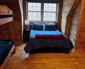 3 bedrooms, laptop workspace, iron/ironing board, free WiFi