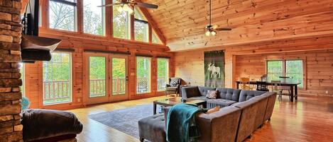 Smart TV, chimenea, futbolito