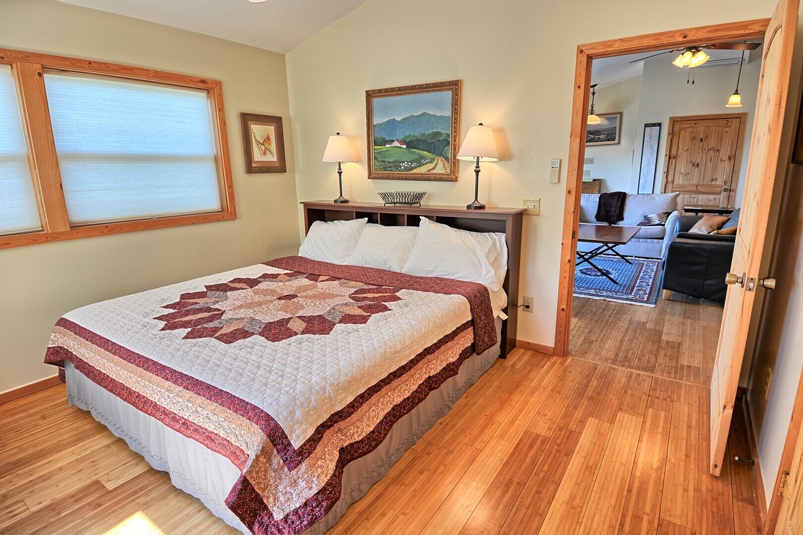 1 chambre, fer et planche à repasser, accès au Wi-Fi (inclus)