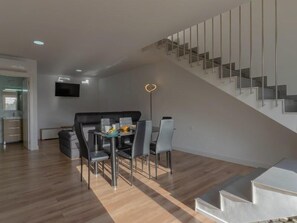 Interior - Apto. dúplex 105   . (Nemiña)