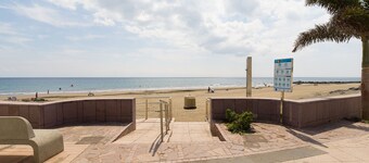 HomeForGuest Modern Apartment in San Agustin 2 min from the beach