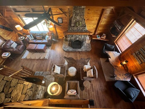 Spacious & Charming Cabin - Close to Ski/Lakes!