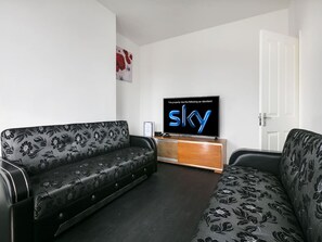 تلفزيون بشاشة مسطحة