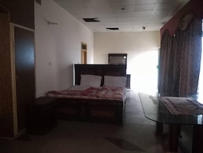 Habitación doble Deluxe | Tabla de planchar con plancha y wifi gratis