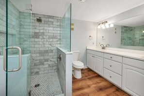 Douche, serviettes fournies