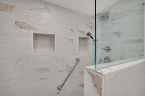 Douche, serviettes fournies