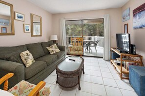 TV - Oceanfront Condo with Balcony, Pool Beach Access (Saint Simons Island)