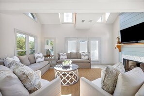 Smart TV, fireplace, DVD player - Multi Story home in seaside development with community pool and direct beach access. (Saint Simons Island)