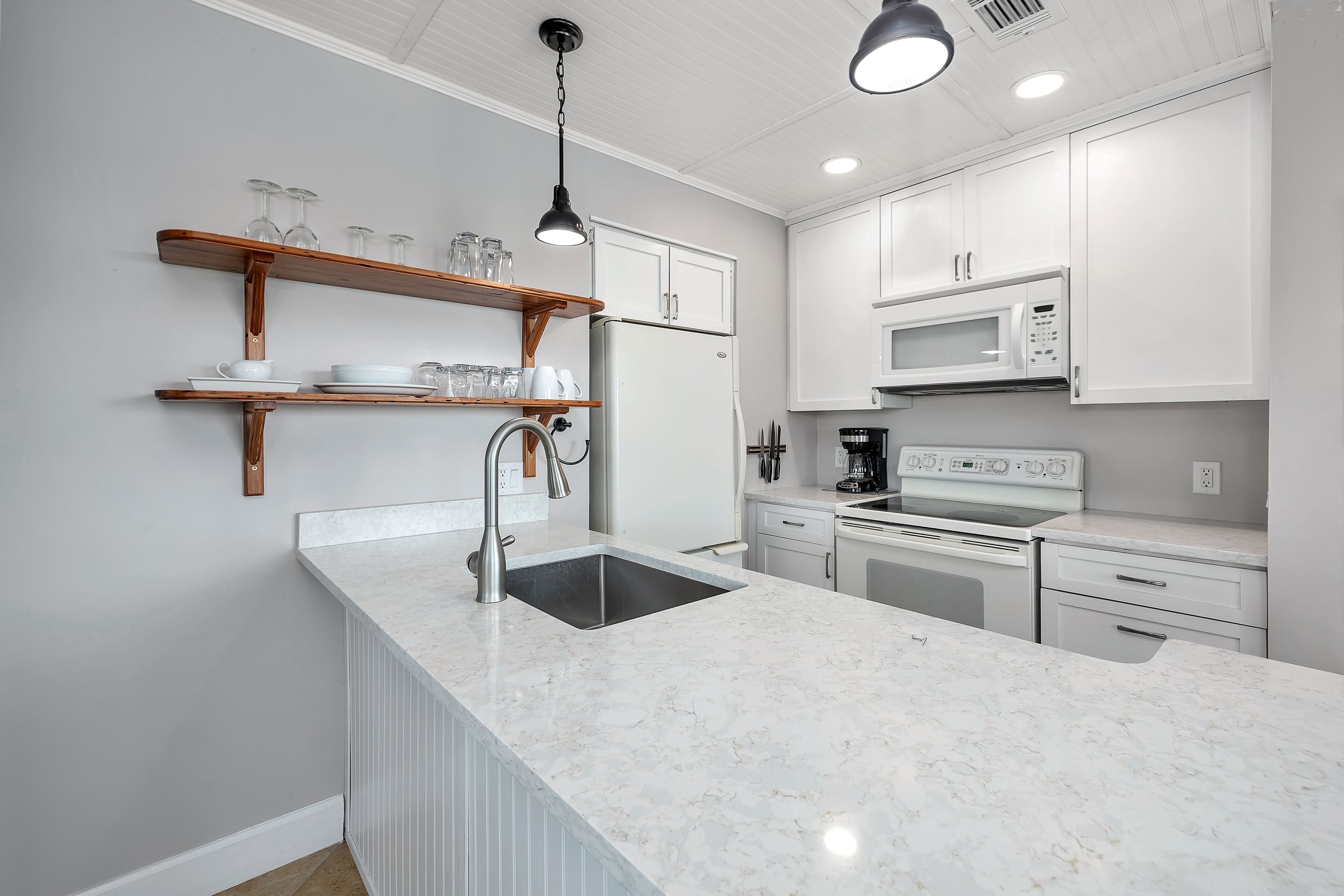 Oceanfront Condominium with Balcony, Pool and Boardwalk to Beach. Direct Ocean View
