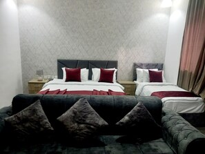 Blackout drapes, free WiFi, bed sheets - Twins Downtown Hotel (Amman)