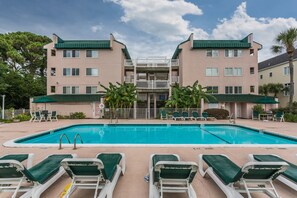 Pool - Oceanfront Condominium with Balcony, Pool and Boar (St. Simons Island)