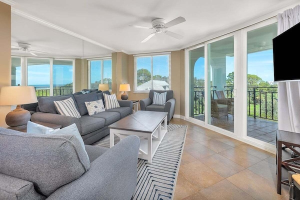 North Breakers 503 - Living room with patio access