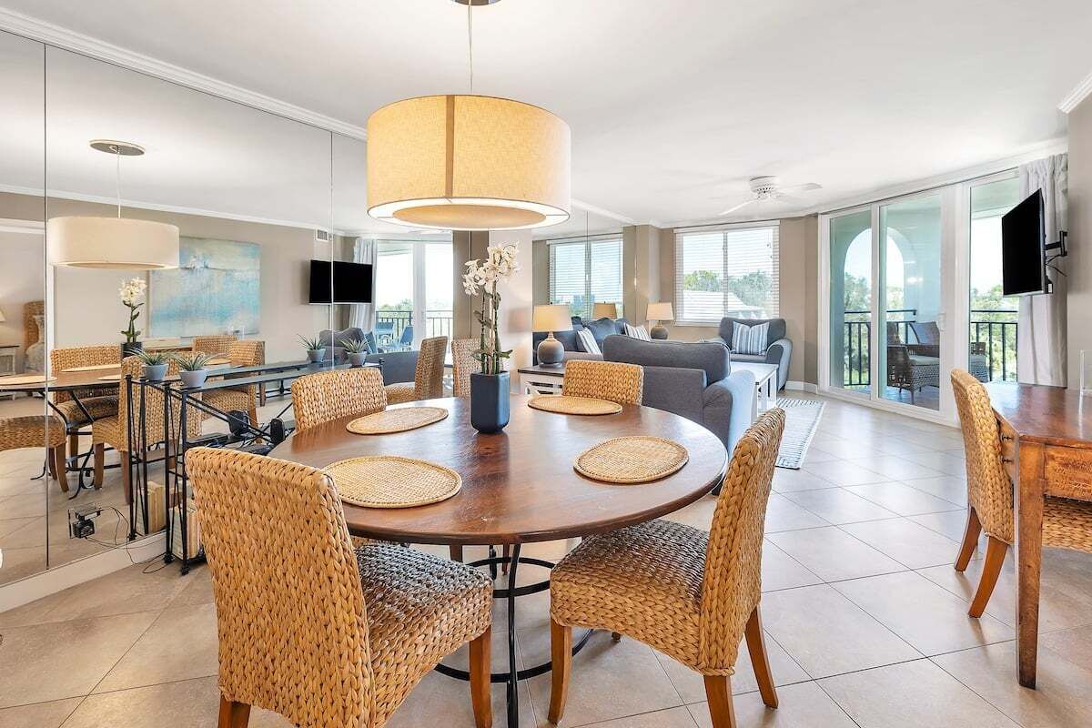 North Breakers 503 - Dining room open to living room