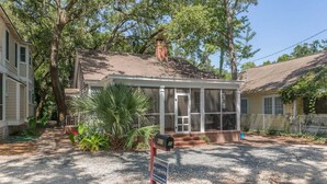 A single-story house with a covered porch, a mailbox, and a sign indicating a rental property. - Pet friendly, close to the beach, the Pier Village (Saint Simons Island)