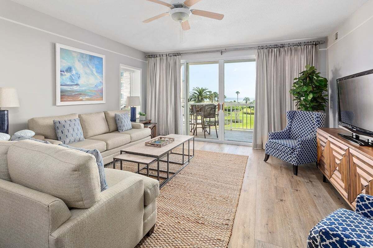 Saint Simons Grand 115 - Living Space