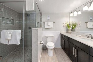 Douche, serviettes fournies