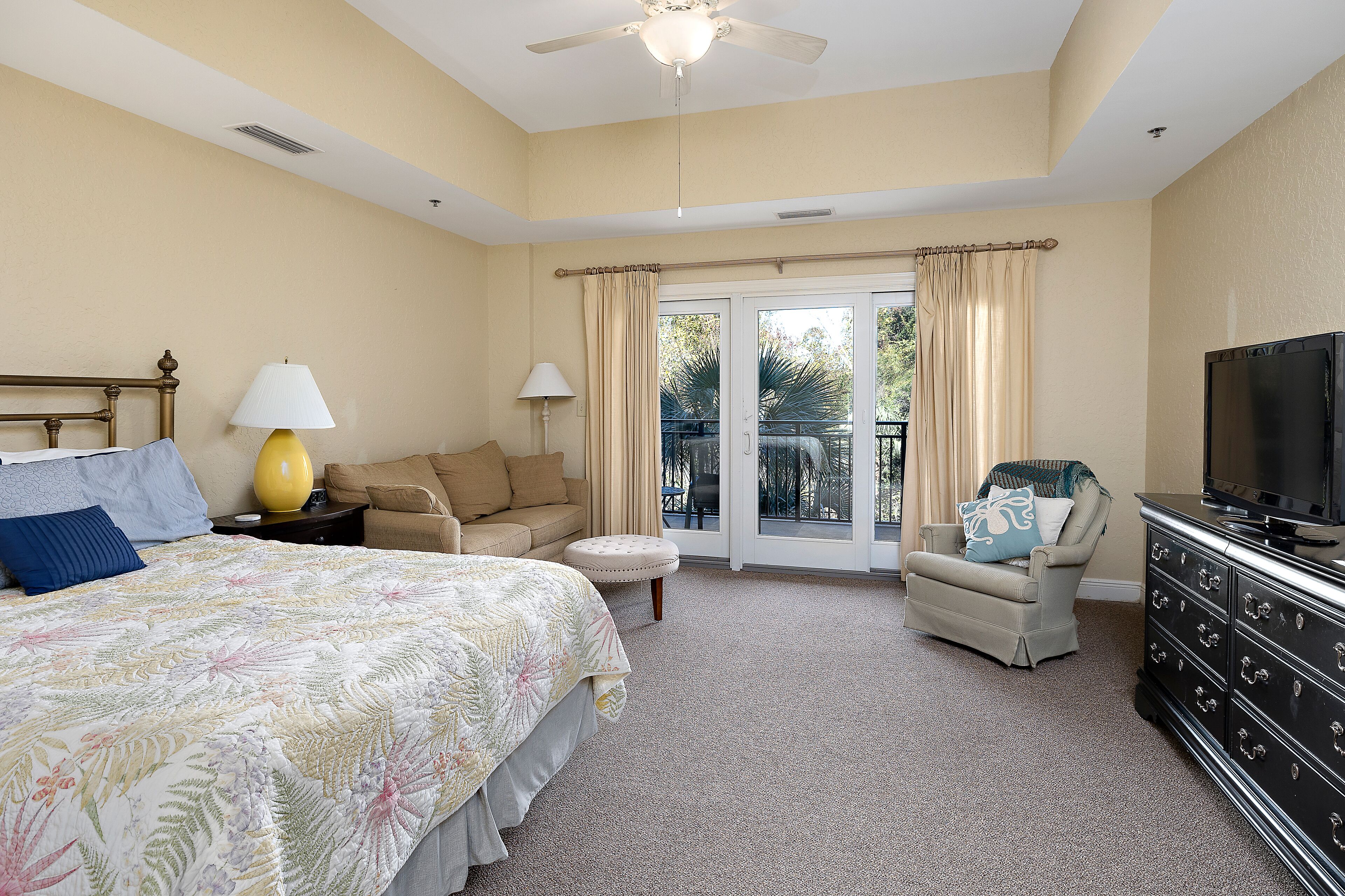 Walk or Bike to Pier and Village from Salt Air Villas! Community Pool and Private Balcony
