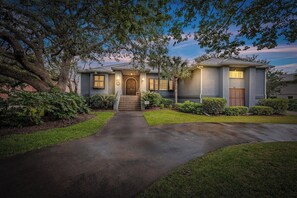 Exterior - Lux Home, Pool, Riverfront Dock, Gourmet Kitchen . (Saint Simons Island)