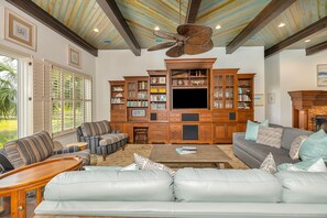 Smart TV, fireplace, DVD player, table football