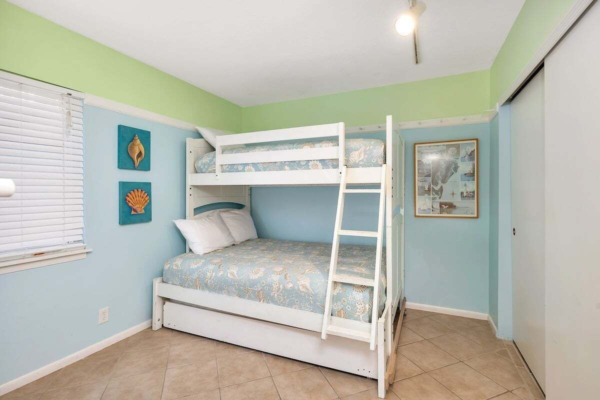 Shipwatch 215 - Guest Bedroom with twin over queen bunk bed