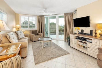 North Breakers 307 - Living Space