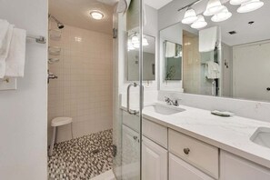Shower, towels - Oceanfront and Great Amenities! (Saint Simons Island)